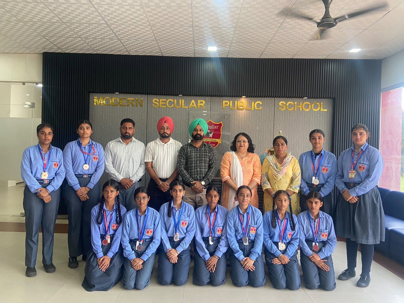 🤾‍♀️🏆 Under-19 girls handball – district level! 🥈